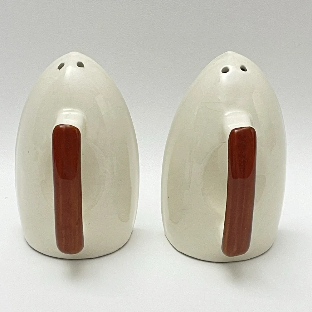 Artmark Farmhouse Roosters Chickens Iron Salt & Pepper Shakers Farmhouse Ceramic